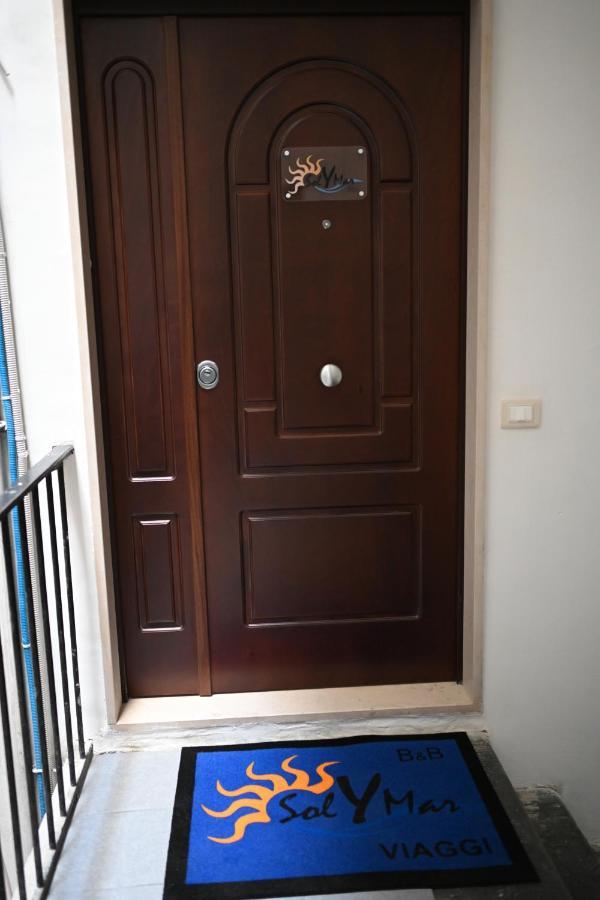 Solymar B&B Наполи Екстериор снимка