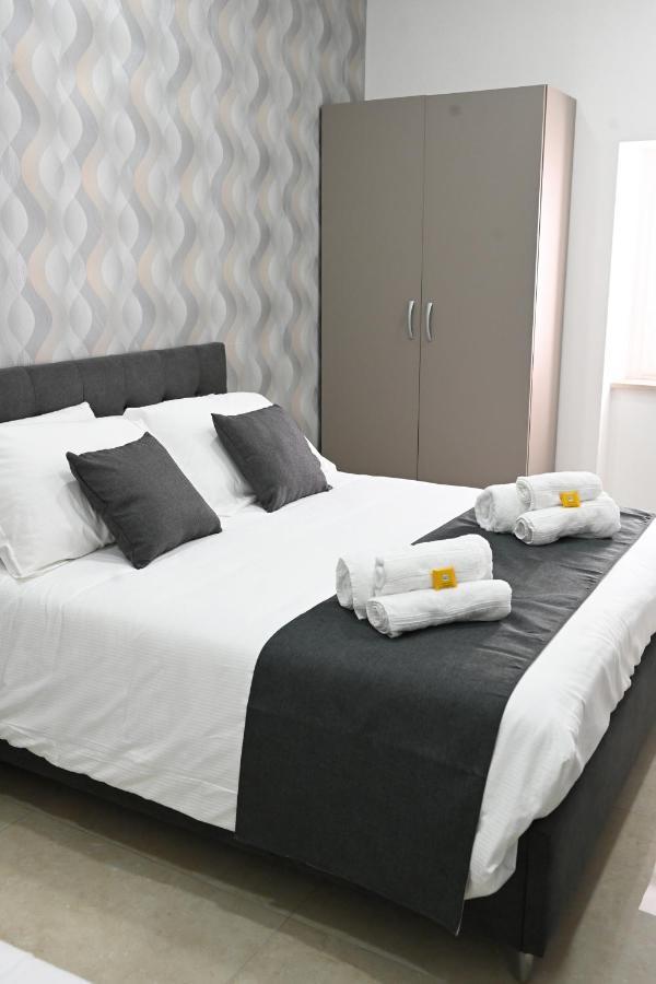 Solymar B&B Наполи Екстериор снимка