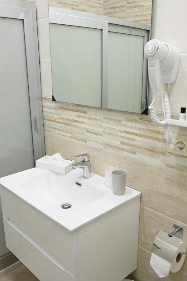 Solymar B&B Наполи Екстериор снимка