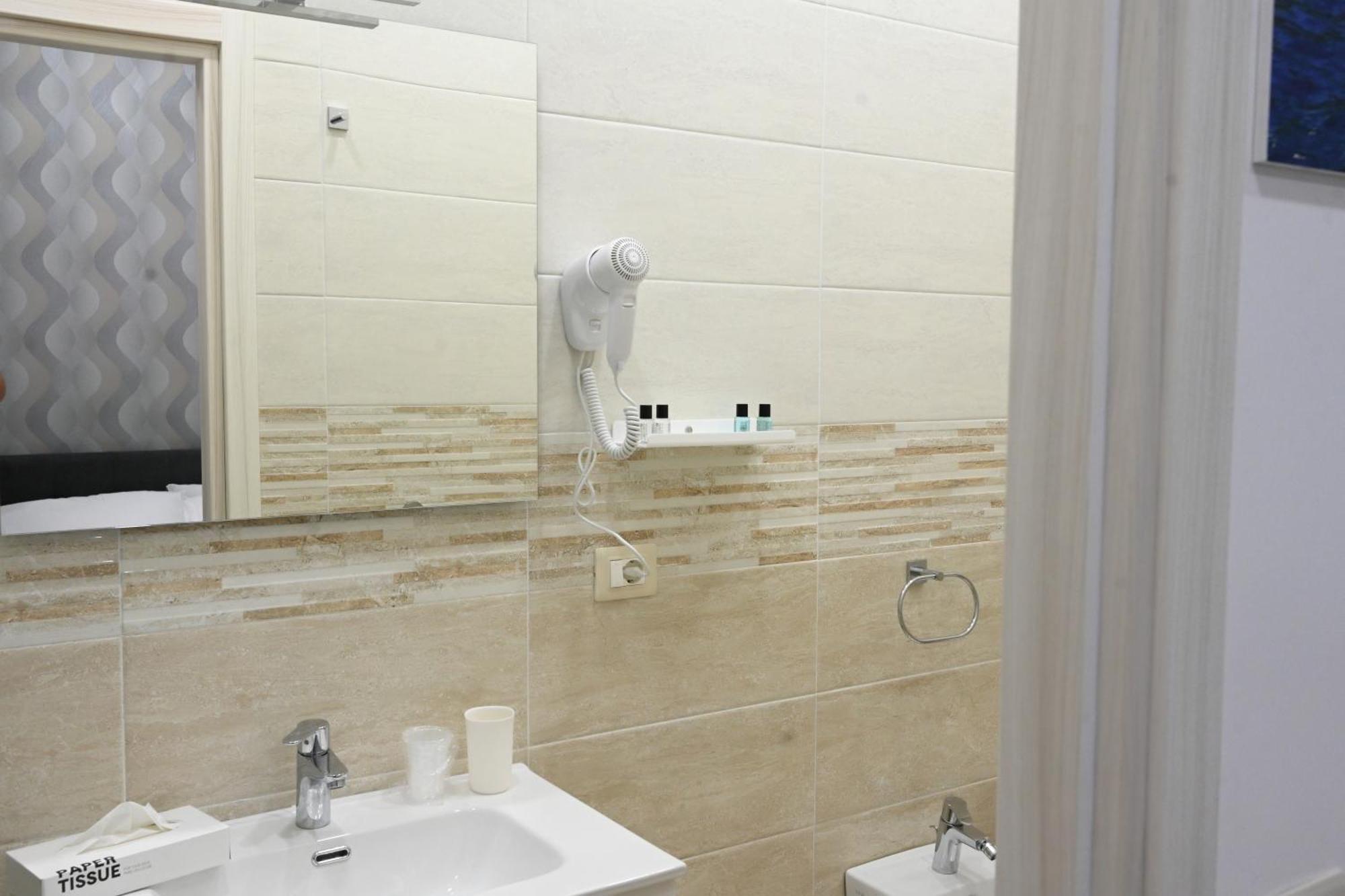 Solymar B&B Наполи Екстериор снимка