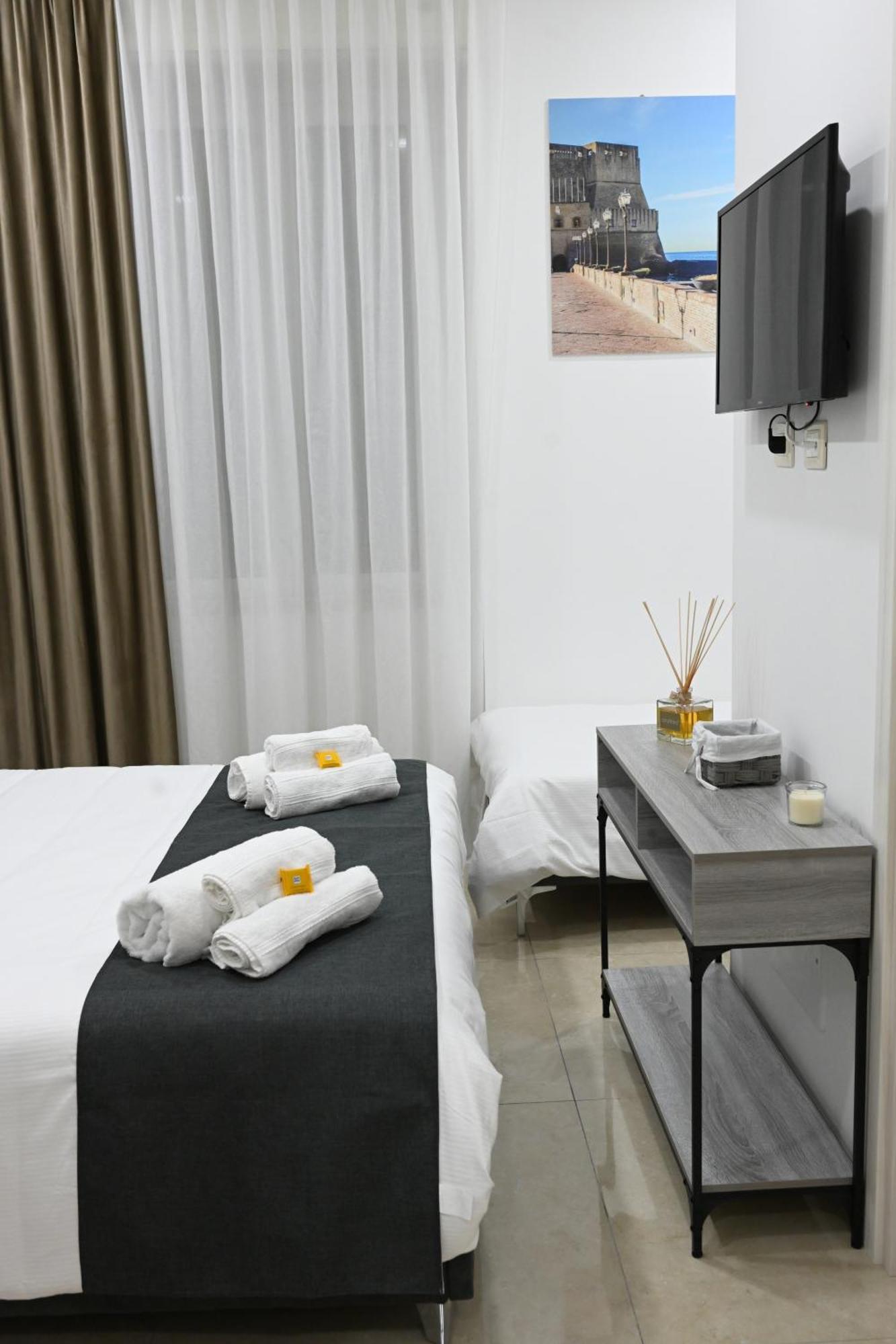 Solymar B&B Наполи Екстериор снимка