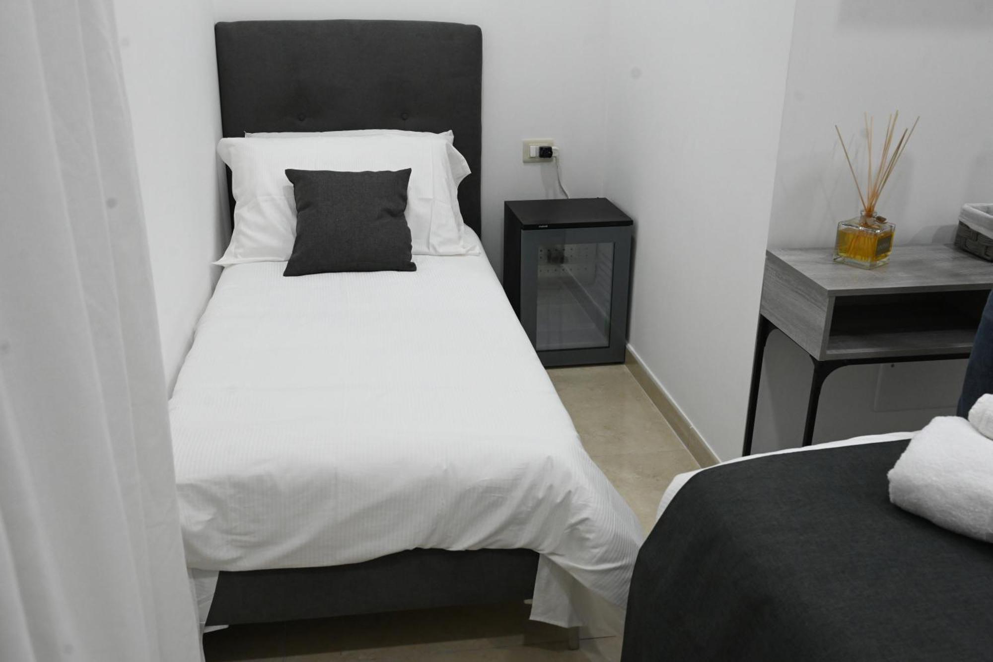 Solymar B&B Наполи Екстериор снимка