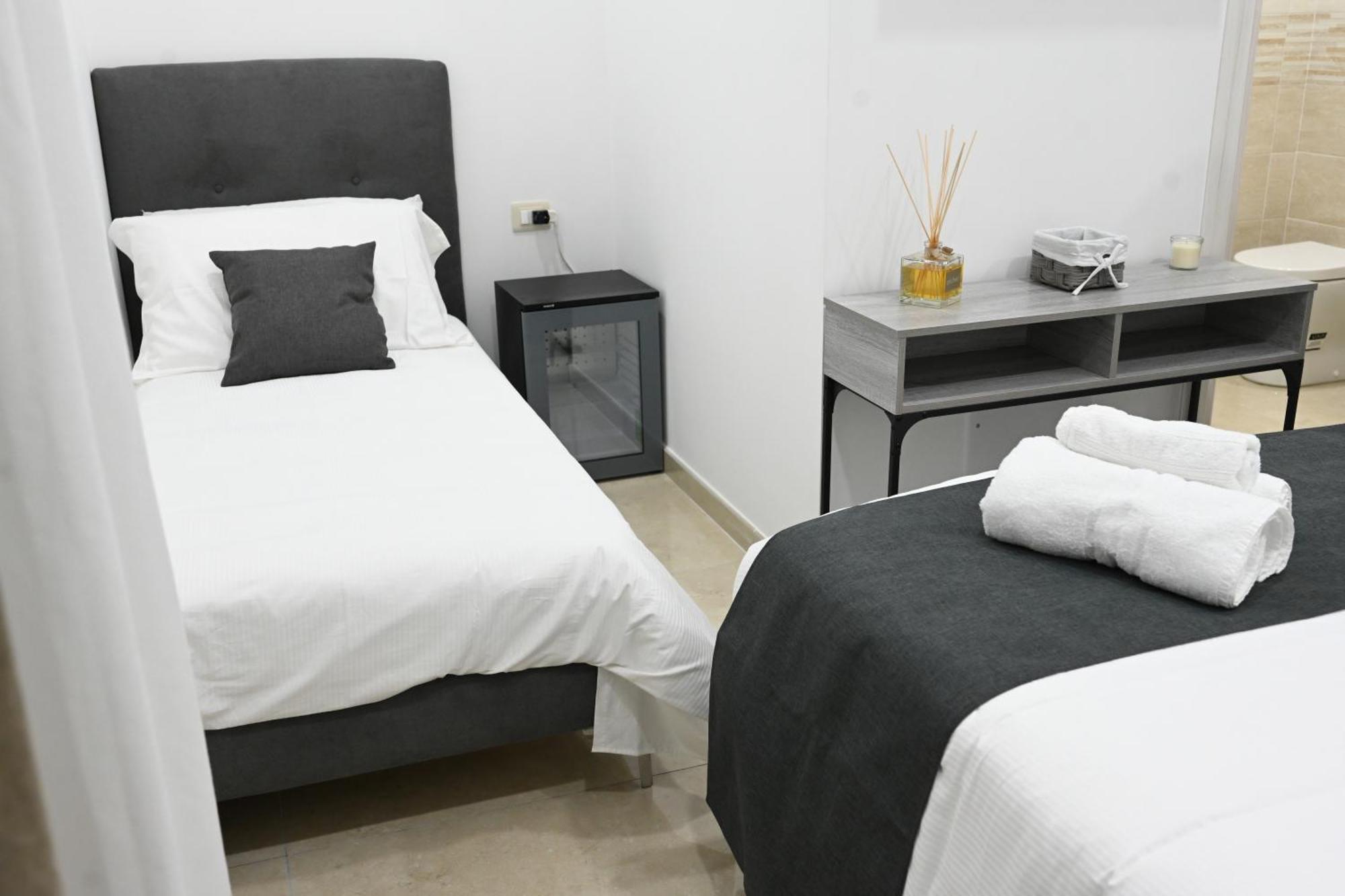 Solymar B&B Наполи Екстериор снимка