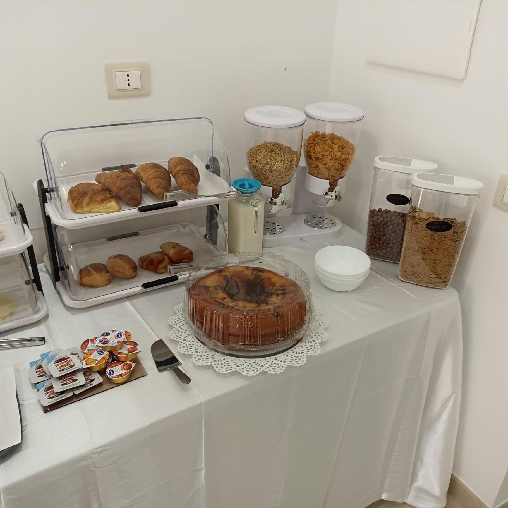 Solymar B&B Наполи Екстериор снимка